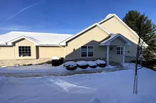 122 Summit Ct, Columbus, WI 53925 - Photo 5