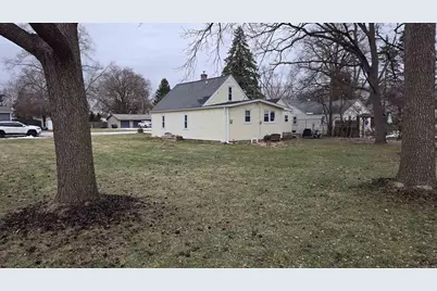 2166 E Bradley Street, Beloit, WI 53511 - Photo 9