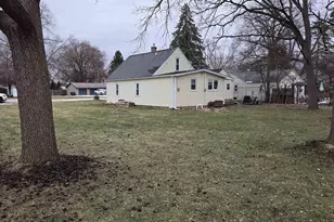 2166 E Bradley St, Beloit, WI 53511 - Photo 9