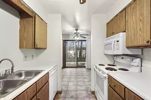 6717 Park Edge Dr, Madison, WI 53719 - Photo 13