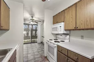 6717 Park Edge Dr, Madison, WI 53719 - Photo 15