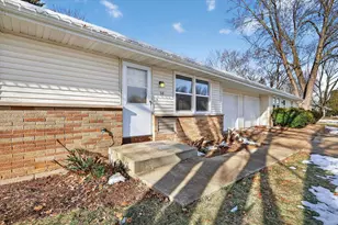 56 S Huron Dr, Janesville, WI 53545 - Photo 3