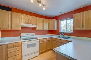 1017 Gammon Ln, Madison, WI 53719 - Photo 9