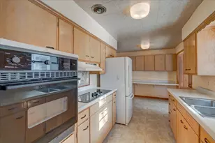 4909 Groton Ln, Madison, WI 53711 - Photo 11