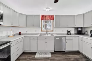 427 W 12th Ave, Oshkosh, WI 54902 - Photo 25