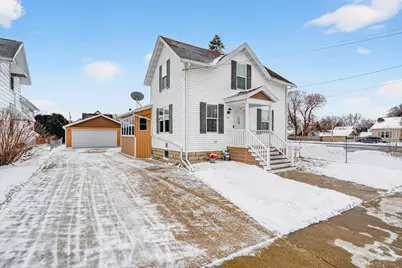 427 W 12th Avenue, Oshkosh, WI 54902 - Photo 1