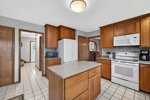 2925 Maple Run Dr, Madison, WI 53719 - Photo 11