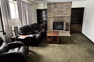 209 Hilltop Cir, Brooklyn, WI 53521 - Photo 3