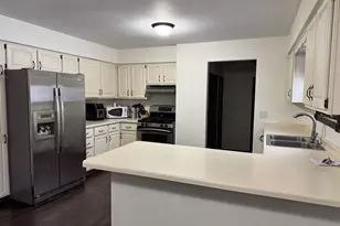 209 Hilltop Cir, Brooklyn, WI 53521 - Photo 5