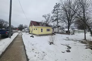 1035 Academy St, Elroy, WI 53929 - Photo 3