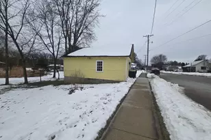 1035 Academy St, Elroy, WI 53929 - Photo 33