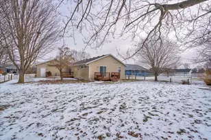 73 Debbie Dr, Janesville, WI 53536 - Photo 39