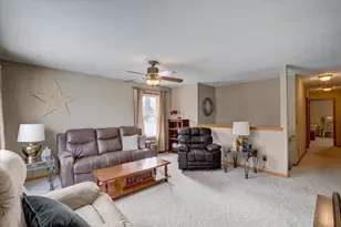 73 Debbie Dr, Janesville, WI 53536 - Photo 3