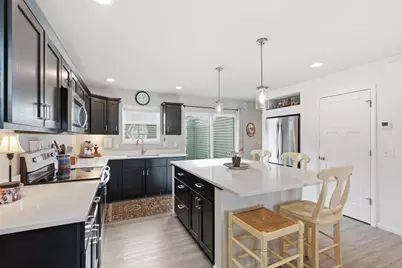 629 Hillcrest Drive, Waunakee, WI 53597 - Photo 9