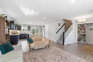 629 Hillcrest Dr, Waunakee, WI 53597 - Photo 7