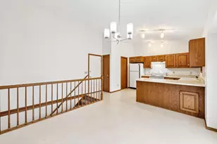 10 Wynbrook Cir, Madison, WI 53704 - Photo 9