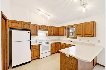 10 Wynbrook Circle, Madison, WI 53704 - Photo 5