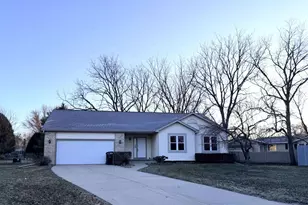 10 Wynbrook Cir, Madison, WI 53704 - Photo 1