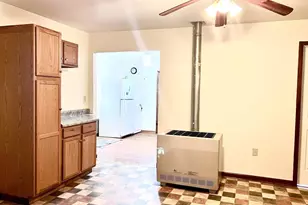 110 3rd St, Elroy, WI 53929 - Photo 7