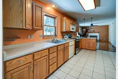 4305 Brown Lane, Madison, WI 53704 - Photo 11