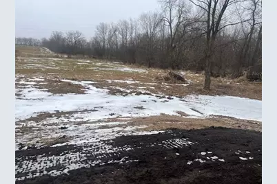 190 Deerrun Drive, Fall River, WI 53932 - Photo 7