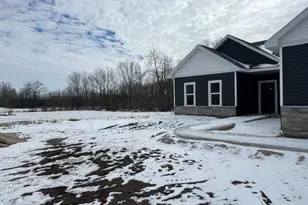 190 Deer Run Dr, Fall River, WI 53932 - Photo 3