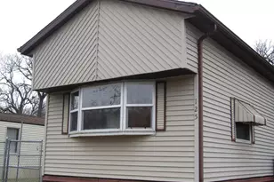 125 Falling Creek Cir, Janesville, WI 53548 - Photo 3