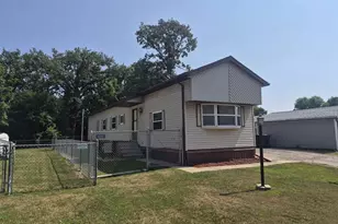 125 Falling Creek Cir, Janesville, WI 53548 - Photo 1