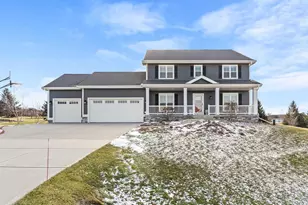 3123 Fran's Dr, Sun Prairie, WI 53590 - Photo 3