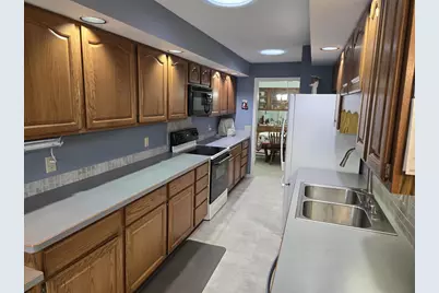 89 Golf Course Road #E, Madison, WI 53704 - Photo 9