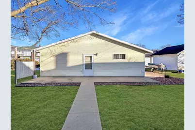 412 N Wacouta Avenue, Prairie Du Chien, WI 53821 - Photo 3