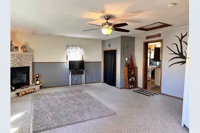 412 N Wacouta Avenue, Prairie Du Chien, WI 53821 - Photo 13