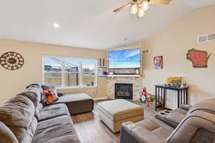 715 Crestview Dr, Reedsburg, WI 53959 - Photo 7