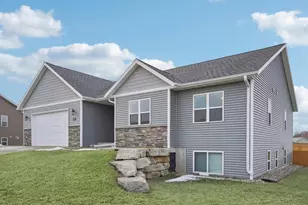 715 Crestview Dr, Reedsburg, WI 53959 - Photo 3