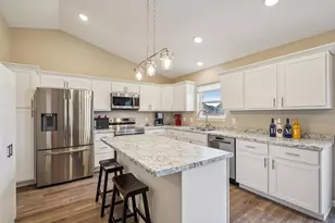 715 Crestview Dr, Reedsburg, WI 53959 - Photo 13