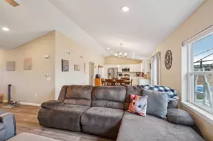 715 Crestview Dr, Reedsburg, WI 53959 - Photo 9