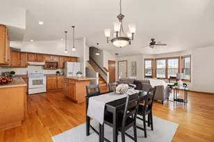 574 Spencer Dr, Janesville, WI 53536 - Photo 3