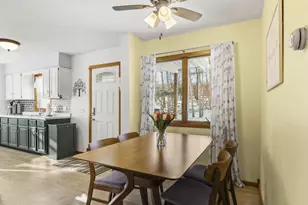 321 W Mulberry St, Baraboo, WI 53913 - Photo 11