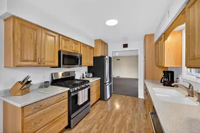 5110 Sherven Drive, Madison, WI 53716 - Photo 7