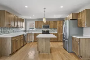 5734 Rosslare Ln, Fitchburg, WI 53711 - Photo 7