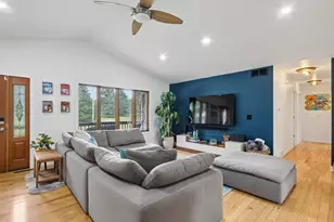 911 Gillette Ln, Wisconsin Dells, WI 53965 - Photo 9