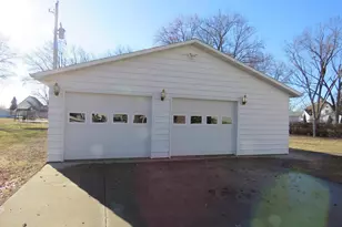 116 Grove St, Randolph, WI 53956 - Photo 5