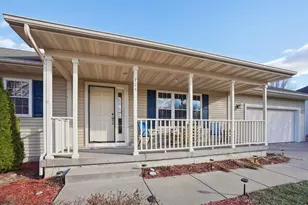 724 Eastridge Dr, Reedsburg, WI 53959 - Photo 5