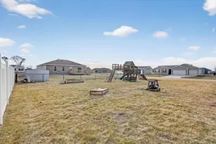 1627 Redwood Dr, Janesville, WI 53548 - Photo 35