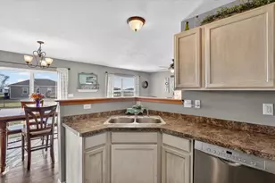 1627 Redwood Dr, Janesville, WI 53548 - Photo 19