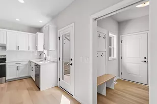 2811 Crinkle Root Dr, Fitchburg, WI 53711 - Photo 19