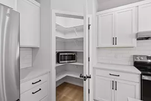 2811 Crinkle Root Dr, Fitchburg, WI 53711 - Photo 11