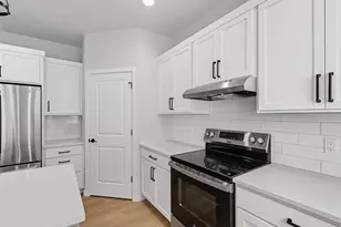 2811 Crinkle Root Dr, Fitchburg, WI 53711 - Photo 13