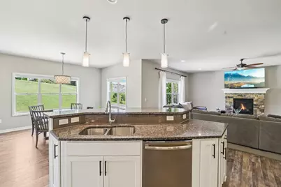 204 Westmorland Drive, Mount Horeb, WI 53572 - Photo 5