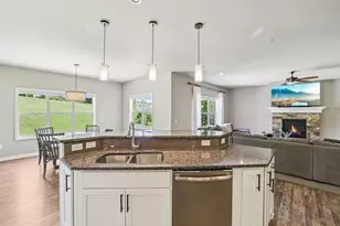 204 Westmorland Dr, Mount Horeb, WI 53572 - Photo 5